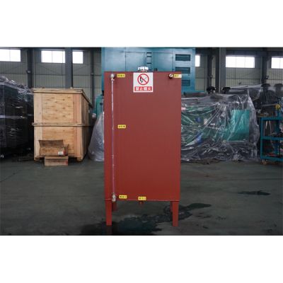 廠價(jià)直銷(xiāo)200L柴油發(fā)電機(jī)組專(zhuān)用油箱,發(fā)電機(jī)組油箱具有透明油標(biāo)、進(jìn)油口有閥關(guān)門(mén)控制、200升油箱回油在油泵油箱上部，柴油排污口在油箱的低部。