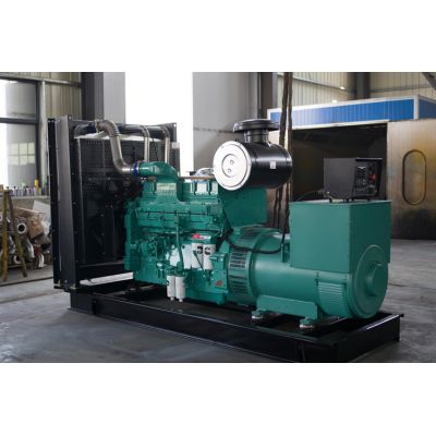 500kw重慶康明斯柴油發(fā)電機(jī)組-重慶康明斯6缸柴油機(jī)KTAA19-G6柴油發(fā)電機(jī)組,缸徑/行程：159/159mm,柴油發(fā)電機(jī)組水冷發(fā)動(dòng)機(jī)功率570KW,柴油發(fā)電機(jī)組配套馬拉松斯坦福發(fā)電機(jī)。廠價(jià)直銷歡迎選購：13773399855。