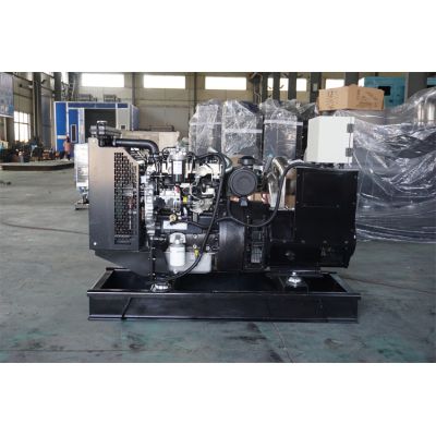 25kw珀金斯柴油發(fā)電機組-珀金斯3缸柴油機1103A-33G柴油發(fā)電機組,缸徑/行程：105/127mm,柴油發(fā)電機組水冷發(fā)動機功率30KW,柴油發(fā)電機組配套馬拉松斯坦福發(fā)電機。廠價直銷歡迎選購：13773399855。