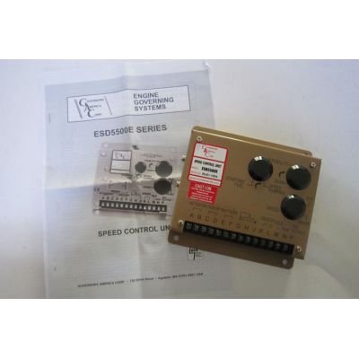 6端子接直流24V（特殊訂貨12V）電源，可利用發(fā)動(dòng)機(jī)的控制電瓶、起動(dòng)電瓶或采用其它穩(wěn)壓及非穩(wěn)壓電源供電，但要保證系統(tǒng)的峰值功耗和電壓波動(dòng)范圍的要求。當(dāng)采用起動(dòng)電瓶供電時(shí)，必須設(shè)置充電裝置以保證電瓶電量充足。在發(fā)動(dòng)機(jī)起動(dòng)時(shí)，電瓶短時(shí)間的輸出電壓跌落不會(huì)影響調(diào)速器正常工作。轉(zhuǎn)速控制器正電源端（6腳）通過(guò)電源開(kāi)關(guān)（或停機(jī)開(kāi)關(guān)）、必要時(shí)可加保險(xiǎn)絲串連直接接至24V電瓶正極，即直接從電瓶正極取電。轉(zhuǎn)速控制器負(fù)電源端（5腳）必須從電瓶負(fù)極直接引線(xiàn)。如果電源負(fù)極需接地，則電源負(fù)極在電瓶負(fù)極端接大地，不能從控制器負(fù)極（