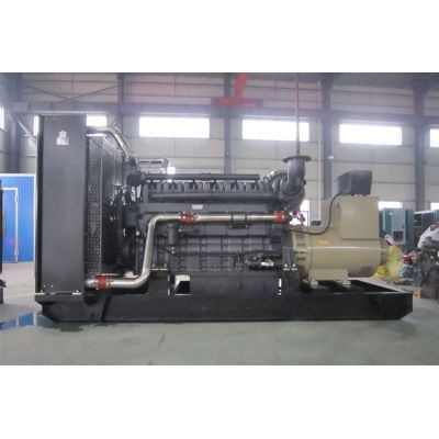 700kw上柴股份柴油發(fā)電機(jī)組-上柴股份6缸柴油機(jī)SC33W990D2柴油發(fā)電機(jī)組,缸徑/行程：180/215mm,柴油發(fā)電機(jī)組水冷發(fā)動機(jī)功率726KW,柴油發(fā)電機(jī)組配套馬拉松斯坦福發(fā)電機(jī)。廠價(jià)直銷歡迎選購：13773399855。