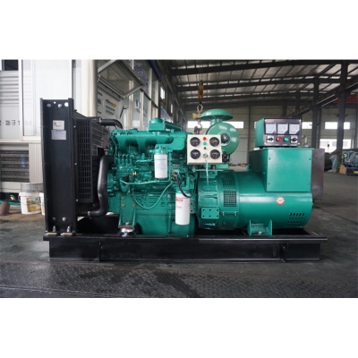 30KW玉柴柴油發(fā)電機(jī)組-玉柴4缸柴油機(jī)YCD4M12D-50,柴油發(fā)電機(jī)組缸徑/行程：100/118mm,柴油發(fā)電機(jī)組水冷發(fā)動(dòng)機(jī)功率39.6KW,柴油發(fā)電機(jī)組配套馬拉松斯坦福發(fā)電機(jī)。廠價(jià)直銷(xiāo)歡迎選購(gòu)：13773399855。