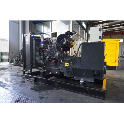 50kw上柴動(dòng)力柴油發(fā)電機(jī)組-上柴動(dòng)力6缸柴油機(jī)4HTAA4.3-G31柴油發(fā)電機(jī)組,缸徑/行程：105/124mm,柴油發(fā)電機(jī)組水冷發(fā)動(dòng)機(jī)功率56KW,柴油發(fā)電機(jī)組配套馬拉松斯坦福發(fā)電機(jī)。廠價(jià)直銷歡迎選購：13773399855。