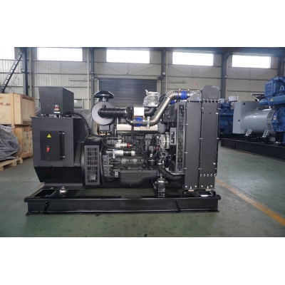 100kw上柴股份柴油發(fā)電機組-上柴動力5缸柴油機SC4H140D2柴油發(fā)電機組,缸徑/行程：105/124mm,柴油發(fā)電機組水冷發(fā)動機功率105KW,柴油發(fā)電機組配套馬拉松斯坦福發(fā)電機。廠價直銷歡迎選購：13773399855。